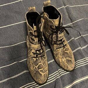 Stylish Snake Print Boots